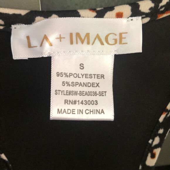 MWT LA + Image Black and beige printed razorback cropped top fitness with pads X - Picture 2 of 5